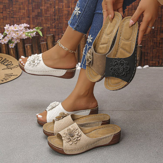 Damen komfortable Pantoletten mit floralen Details EB