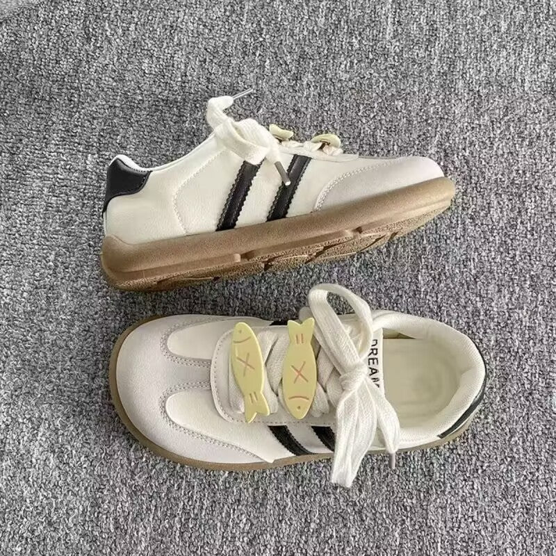 Damen Sneaker mit verspieltem Fischauschnitt und weichem Obermaterial EB