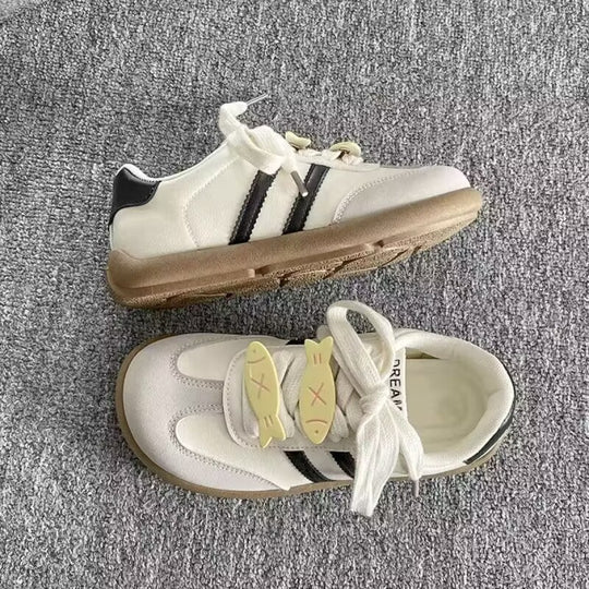 Damen Sneaker mit verspieltem Fischauschnitt und weichem Obermaterial EB