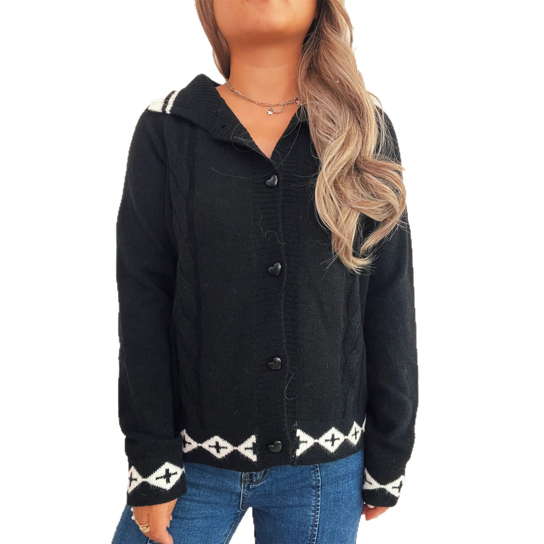 Damen Strickjacke mit kreativem Zopfmuster und modernen Knopfdetails EB