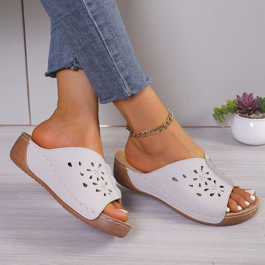 Damen Komfortable Zehentrenner-Sandalen mit floralem Design und ergonomischem Fußbett EB