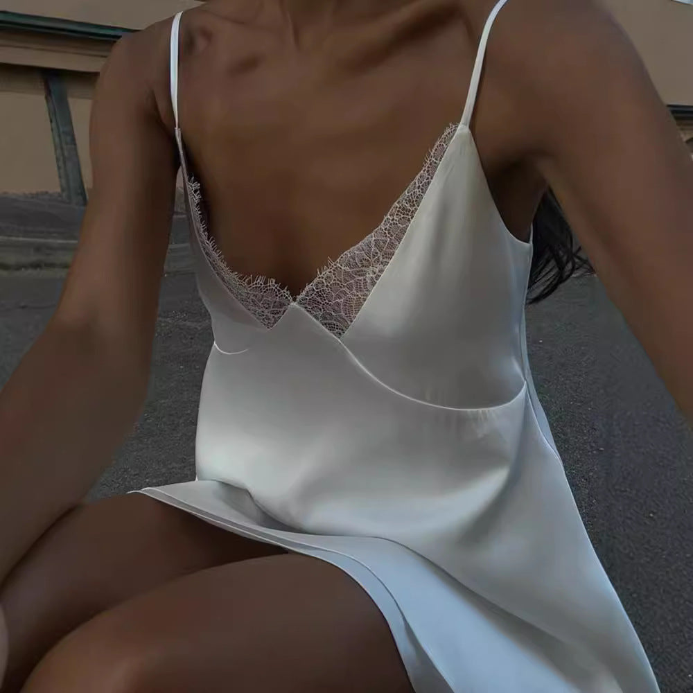 Damen elegantes Nachtkleid mit feinen Spitzenakzenten und leichtem Schnitt EB