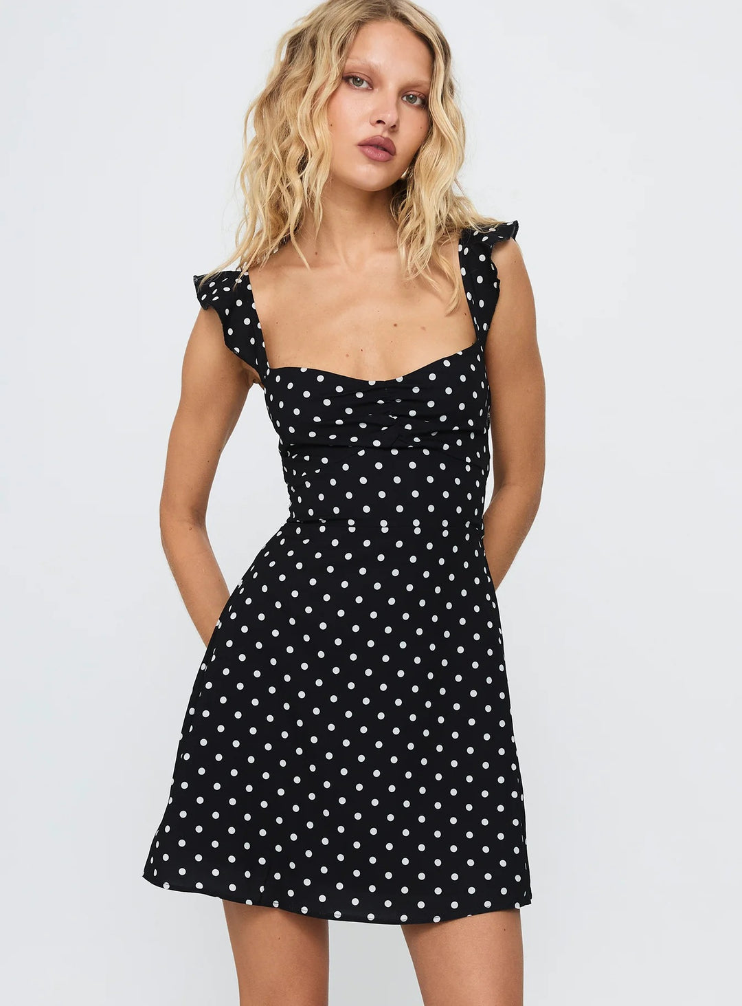 Damen romantisches Sommerkleid mit floralen Stickereien und Rüschendetails EB