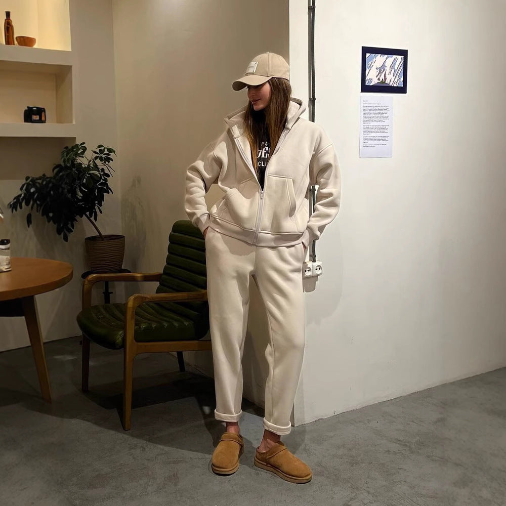 Damen lässiges Fleece-Zweiteiler mit Oversize-Kapuzenjacke und tapered Joggerhose Eichborn Berlin