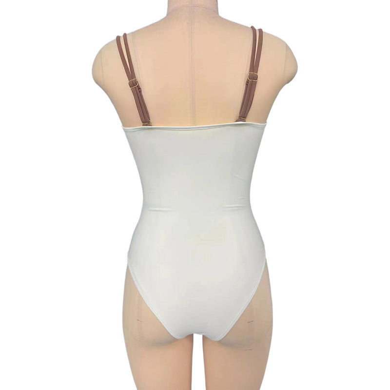 Damen Eleganter Bandeau-Badeanzug mit Raffungen und Schmuckdetails EB