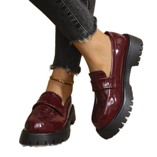 Damen  Lack-Loafer mit profilierter Traktorsohle, Krokoprägung und gepolstertem Komfortfußbett EB