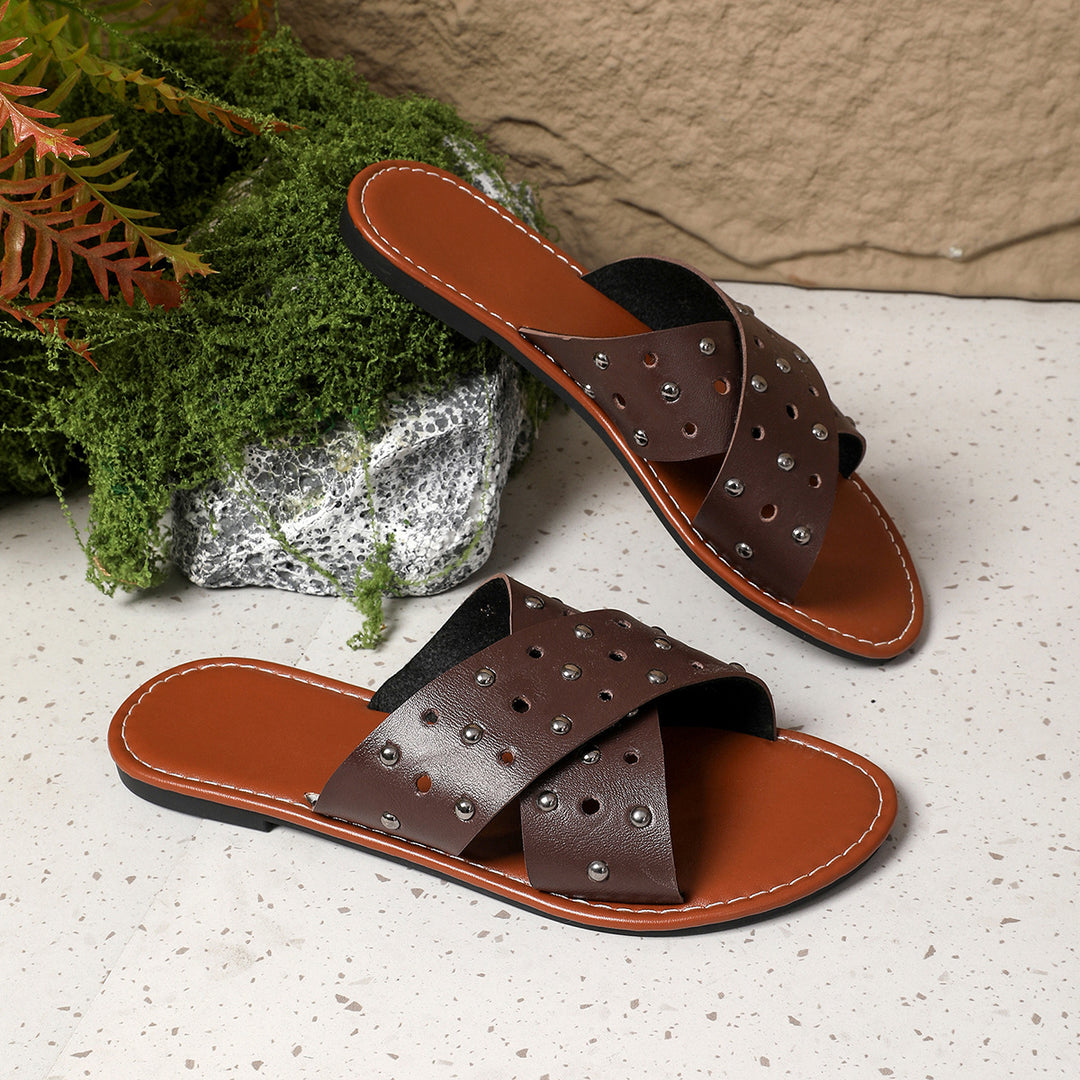 Damen Riemensandalen mit glänzenden Nieten und komfortabler Fußbettgestaltung EB
