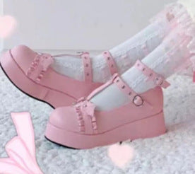 Damen Plateau-Schuhe mit modischem Riemen-Detail und robustem Profil EB