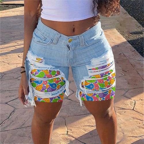 Damen Jeans-Shorts mit buntem Muster und stylishen Ausfransen EB