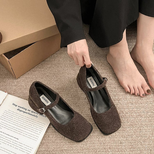 Damen Ballerina-Schuhe mit modischem Riemchen und hochwertiger Oberflächenstruktur EB