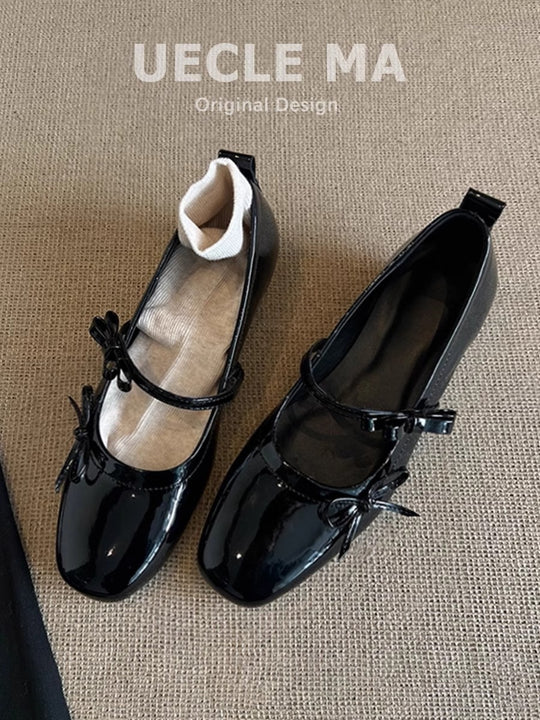 Damen Ballerina-Schuhe mit schimmernder Oberfläche und verspieltem Riemen EB