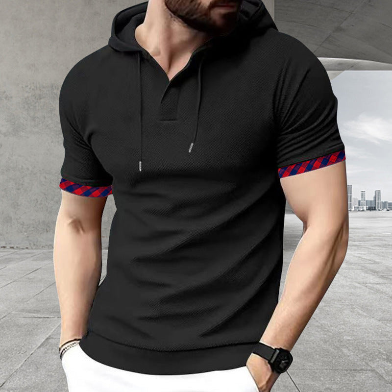Herren nan schmal geschnittenes Kurzarm-Kapuzenshirt im Polostil mit Henley-Ausschnitt und karierter Ärmelmanschette EB