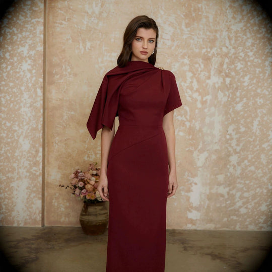 Damen Elegantes Abendkleid mit schulterfreiem Design und raffinierten Drapierungen EB