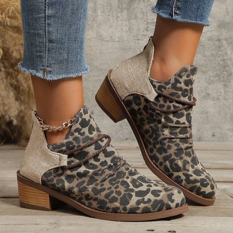 Damen Kurzstiefelette mit Leoparden-Print, Canvas-Obermaterial, dekorativem Flechtriemen und niedrigem Blockabsatz EB