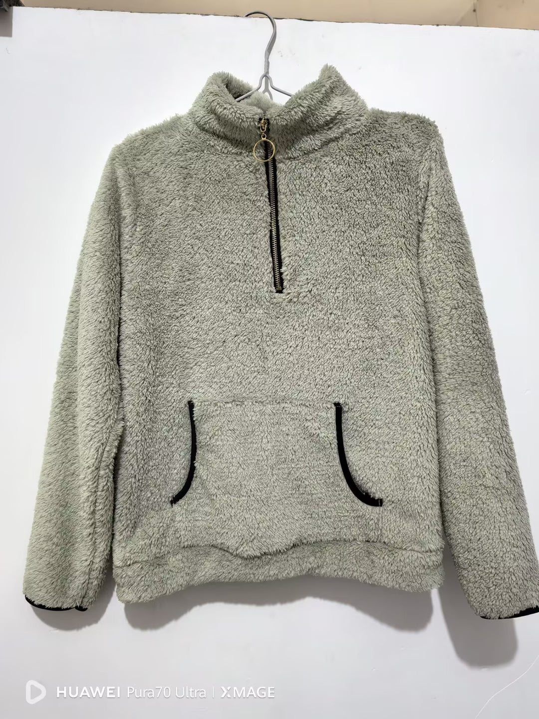 Damen nan kuscheliger Teddy-Fleece Pullover mit halbem Reißverschluss und Kängurutasche EB