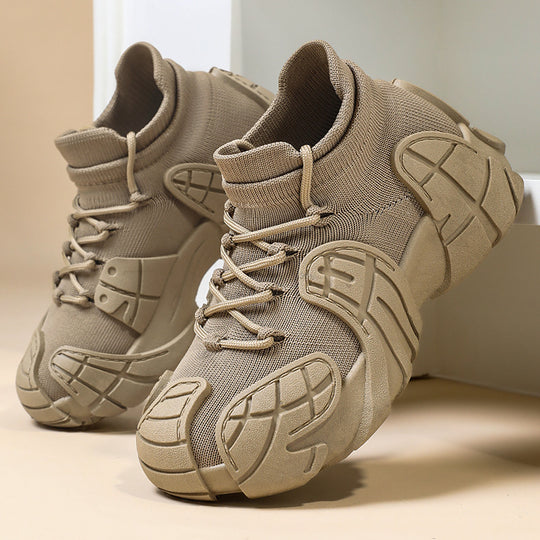 Herren nan massiver Sneaker mit sockenähnlichem Strickschaft, geformten Gummiapplikationen und griffiger Profilsohle EB