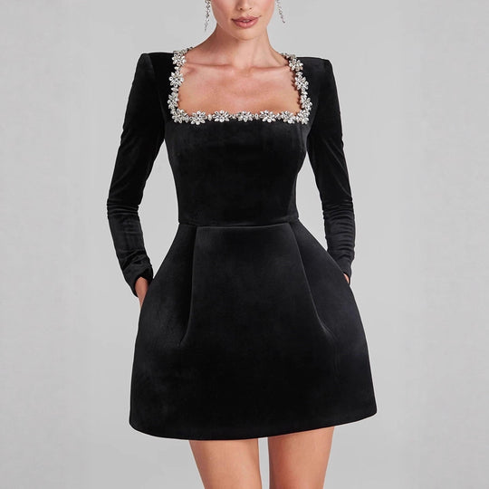 Damen Elegantes Samtkleid mit Blumenapplikationen und U-Boot-Ausschnitt EB