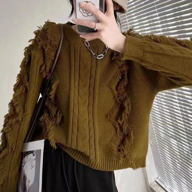 Damen Grobstrickpullover mit fransigen Details und lässigem Schnitt EB