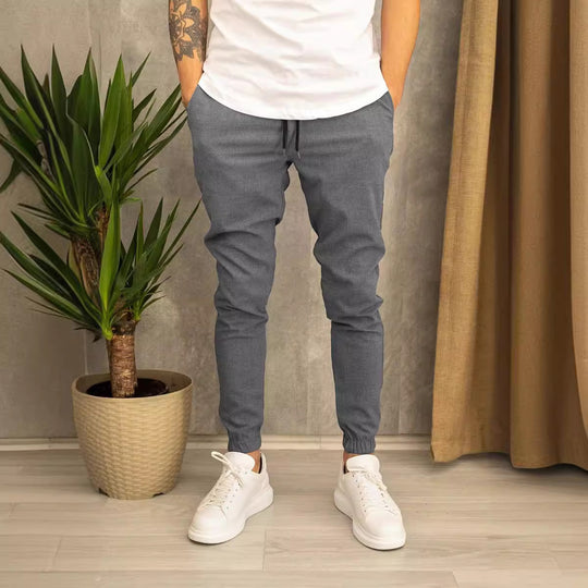 Herren Slim-Fit Jogginghose mit elastischem Bund und praktischen Seitenklapptaschen EB