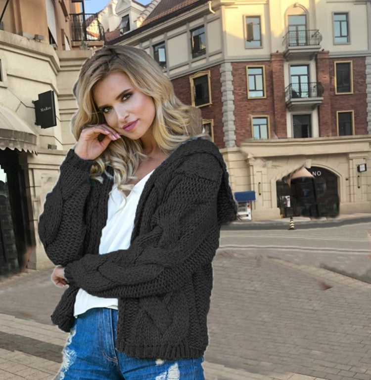 Damen Strickjacke mit Kapuze und modernem Zopfmuster EB