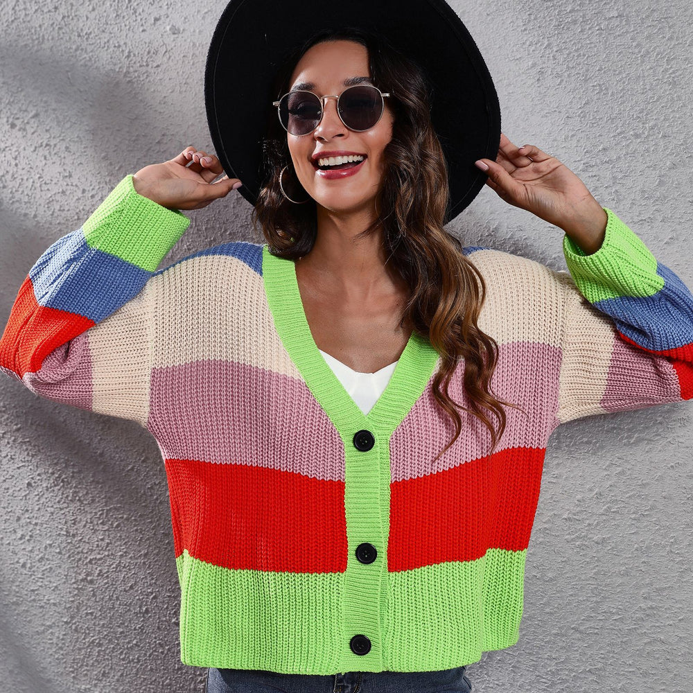 Damen Grobstrickjacke mit knopfdetails und modischem Farbspiel EB