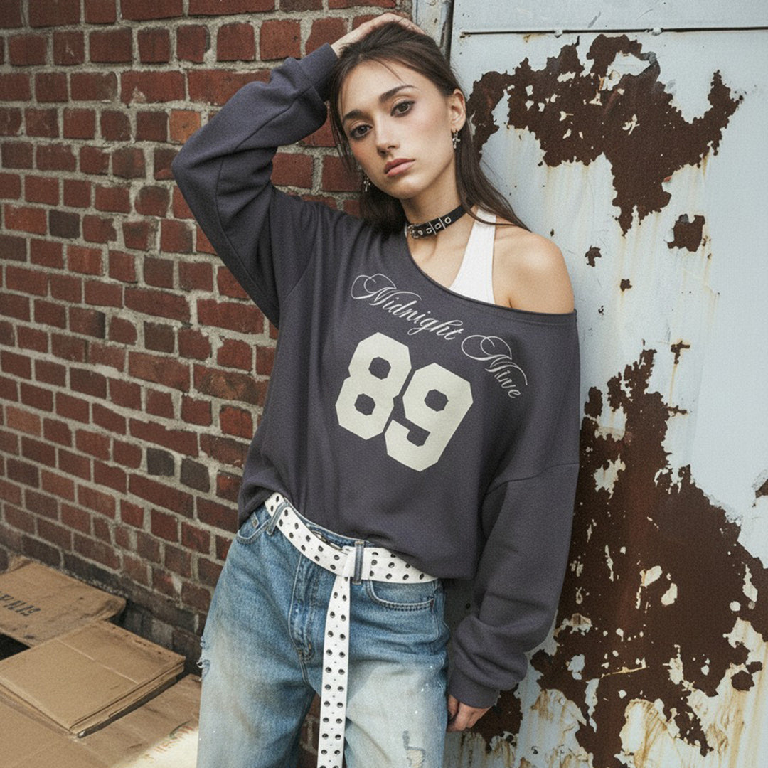 Damen nan Oversized-Sweatshirt im Off-Shoulder‑Stil mit Vintage‑Frontprint und ausgestelltem Saum EB