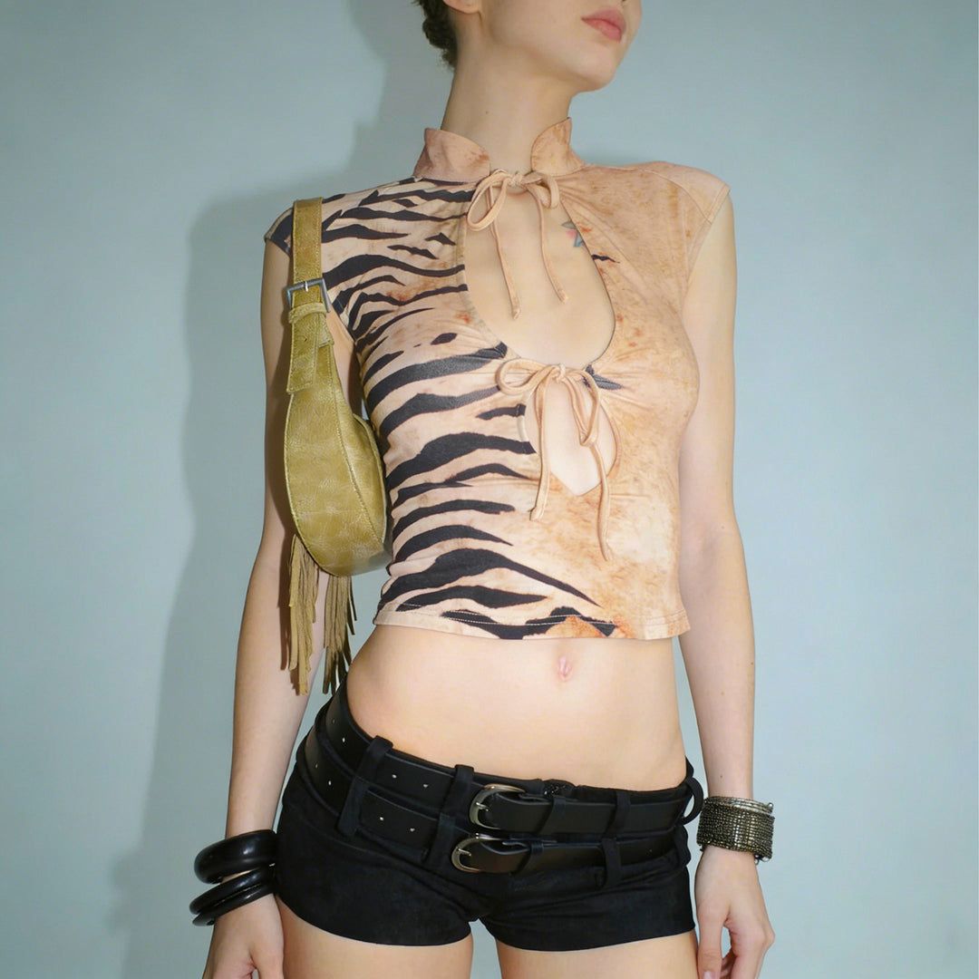 Damen Figurbetontes Kurzarm-Oberteil mit Halterneck und asymmetrischem Design EB