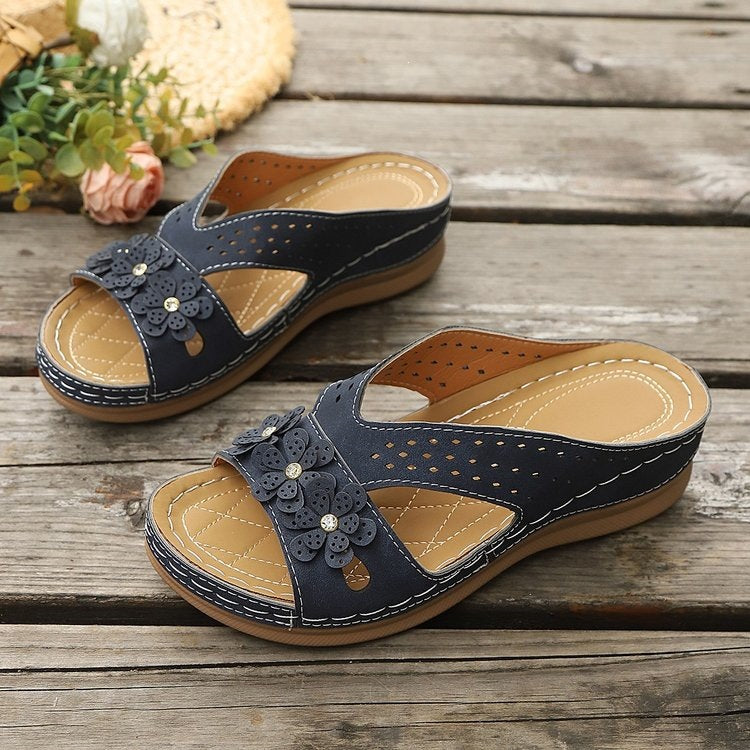 Damen Bequeme und elegante Pantoletten mit floralem Dekor EB