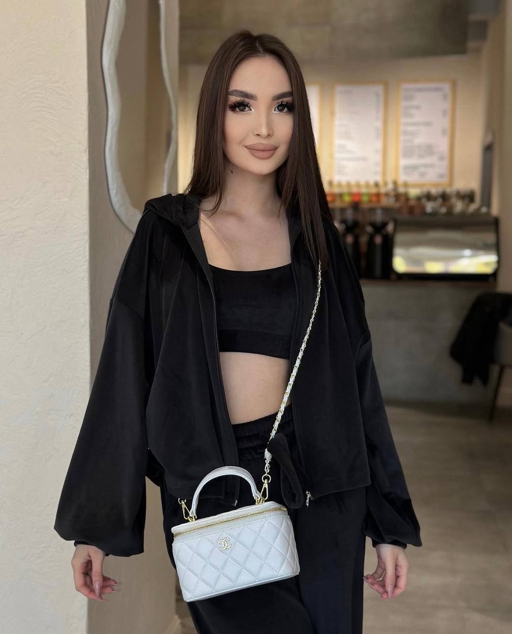 Damen Cropped Samt-Hoodie mit weitem Arm und High-Waist Jogginghose im Lounge-Set EB