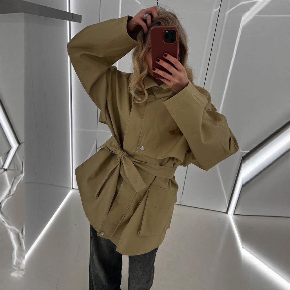 Damen Langer Trenchcoat mit breitem Kragen und taillierbarem Gürtel EB