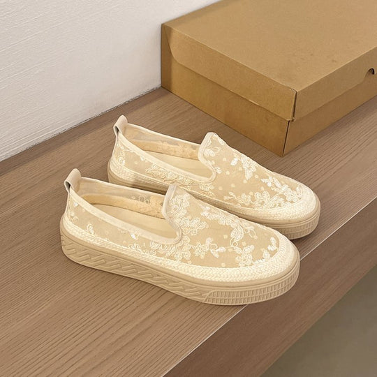 Damen Slip-On Sneakers mit floralem Stickdesign EB