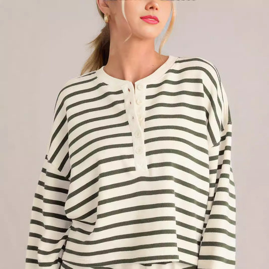 Damen Lässiges Set aus gestreiftem Oberteil und Shorts im Sport-Look EB