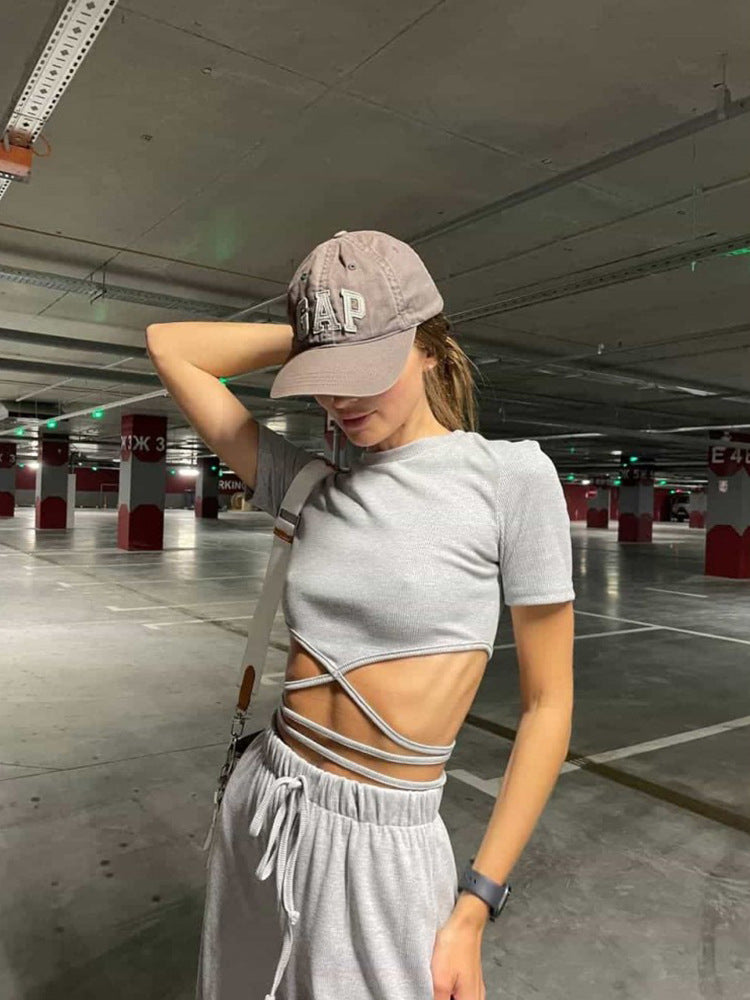 Damen sportliches Cropped-Oberteil mit verspieltem Schnitt und einzigartigem Banddesign EB