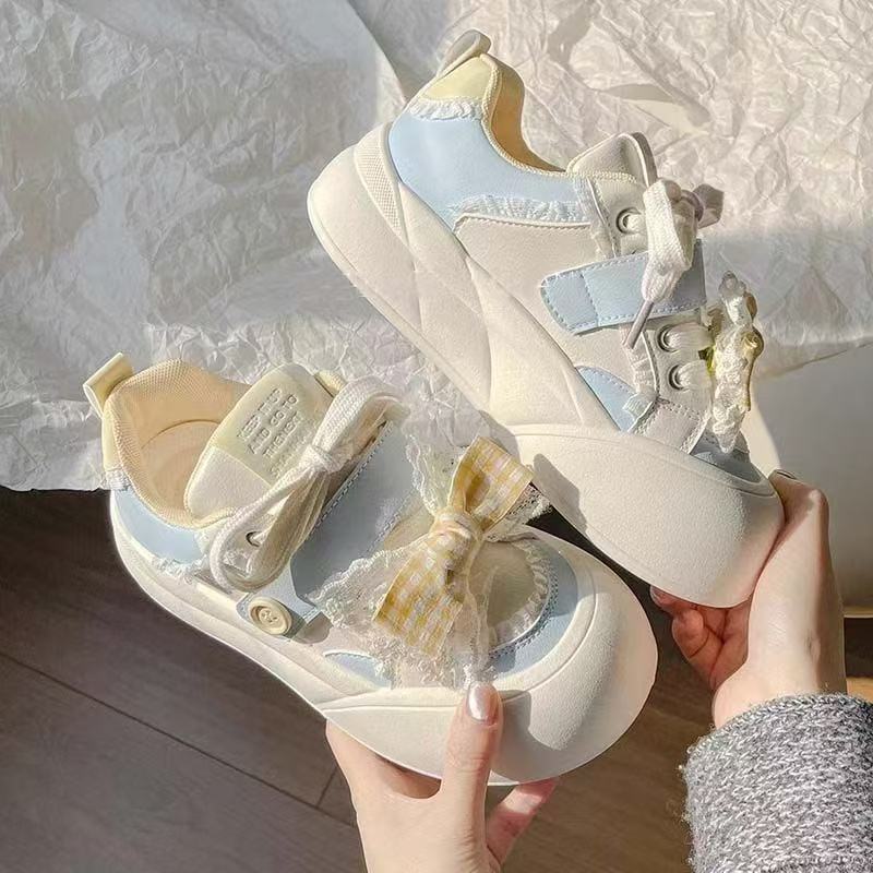 Damen Sportliche Sneaker mit einzigartigen Dekorationselementen EB