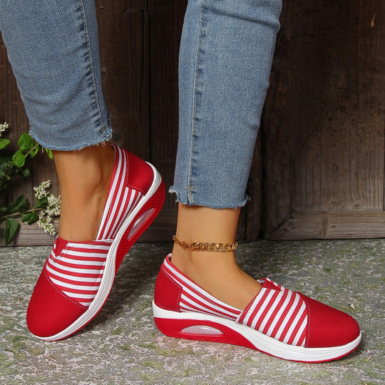 Damen Bequeme Slip-On Sneakers mit atmungsaktiver Obermaterialstruktur EB