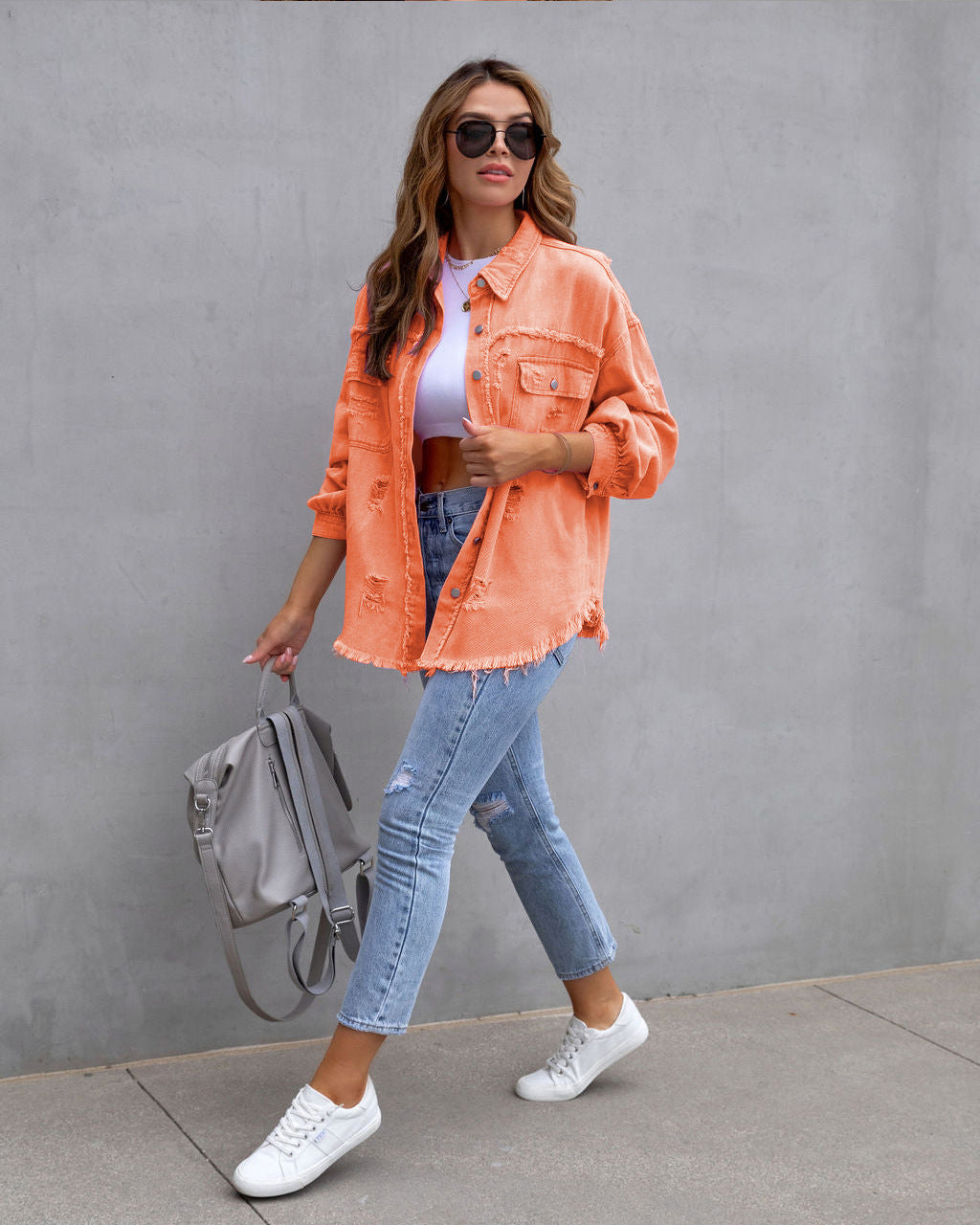 Damen nan oversized Jeanshemdjacke mit ausgefranstem Saum und distressed Details EB