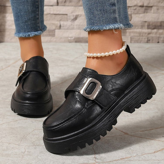 Damen Slipper mit modischem Verschluss und rutschfester Profilsohle EB