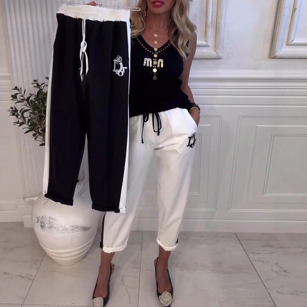 Damen nan Cropped-Jogginghose mit kontrastierendem Bund, seitlichem Zierstreifen, Kordelzug und Logostickerei EB