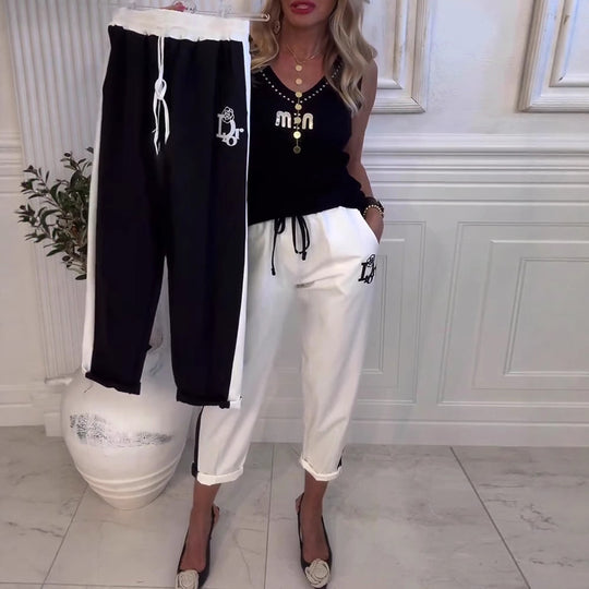 Damen nan Cropped-Jogginghose mit kontrastierendem Bund, seitlichem Zierstreifen, Kordelzug und Logostickerei EB