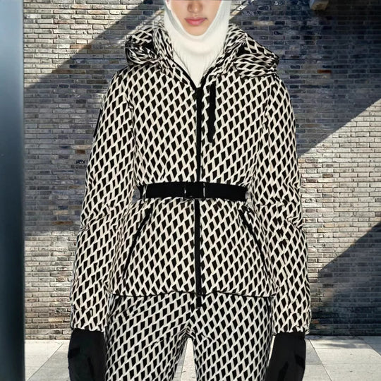 Damen winterliche Funktionsjacke mit hohem Kragen und elastischem Gürtel EB