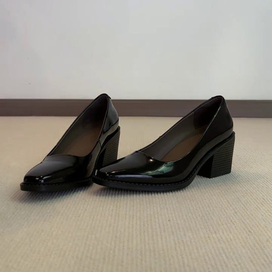 Damen elegante Blockabsatz-Pumps mit hochglänzender Lederoberfläche und komfortabler Fußbettstruktur EB