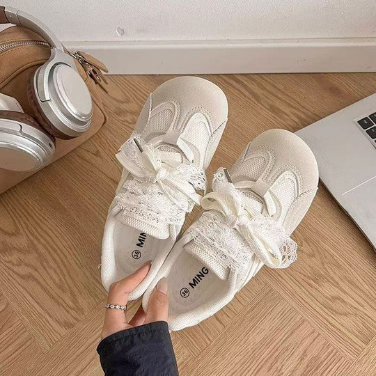 Damen Sneaker mit eleganten Spitzenakzenten und komfortabler Dämpfung EB