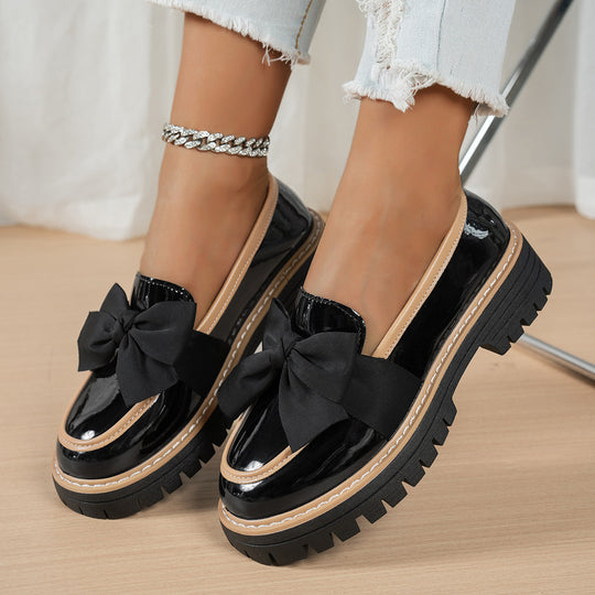Damen nan Lack-Loafer mit großer Stoffschleife, kontrastierter Rahmennaht und robuster Traktorsohle EB