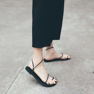 Damen flache Fußsohlen-Sandalen mit zarten Ketten-Details EB
