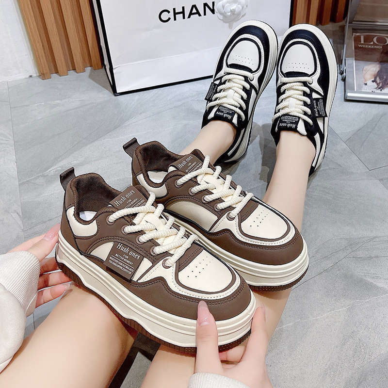Damen Sneakers im sportlich-eleganten Design mit hoher Sohle EB