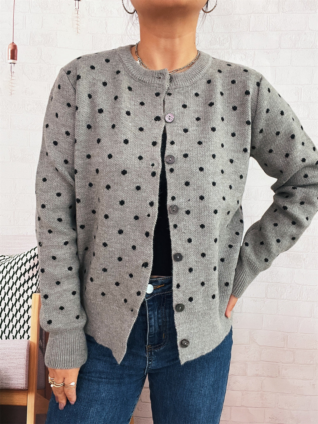 Damen Strickjacke mit modischem Punktemuster und komfortablem Schnitt EB