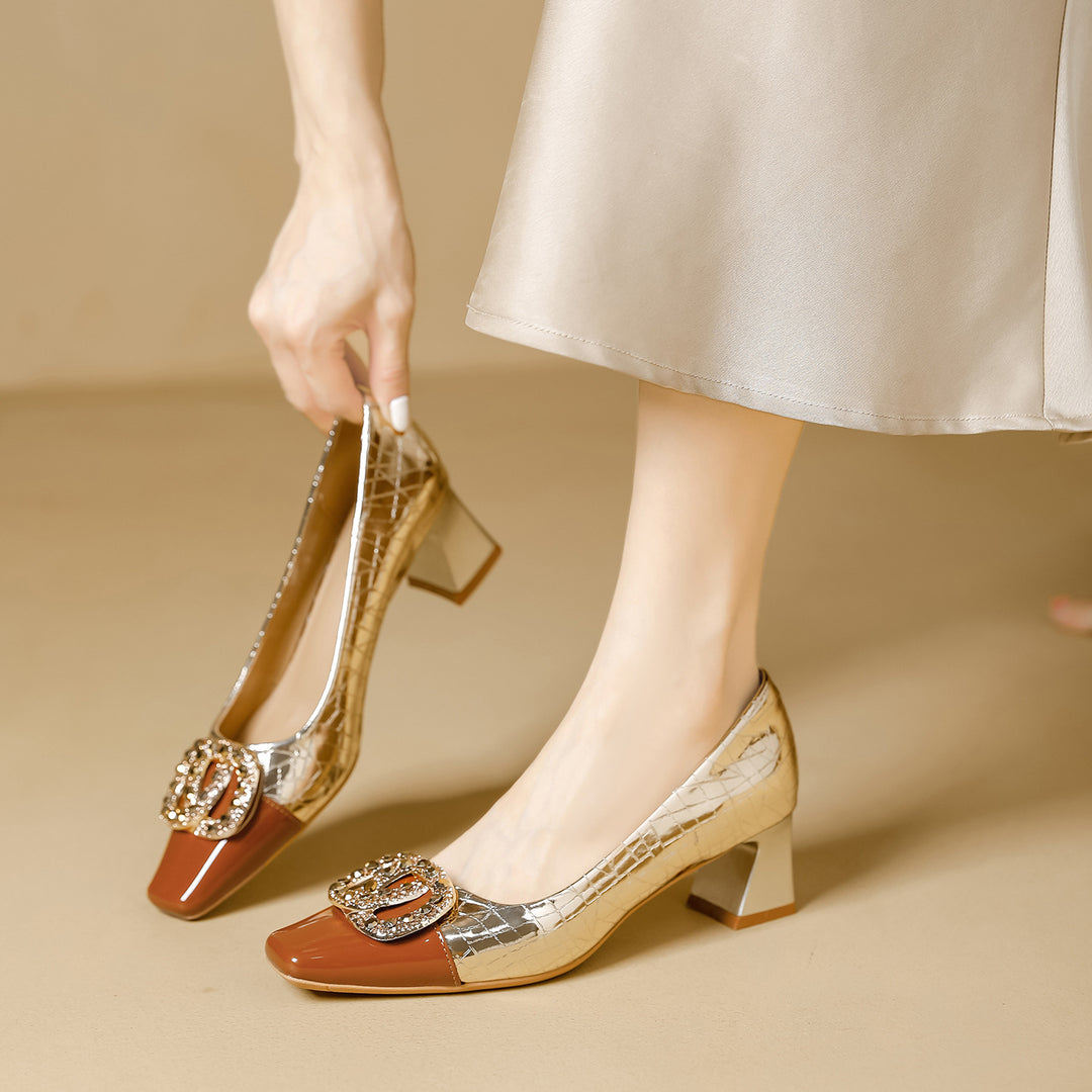 Damen elegante Pumps mit funkelndem Schmuckdetail und quadratischem Absatz EB