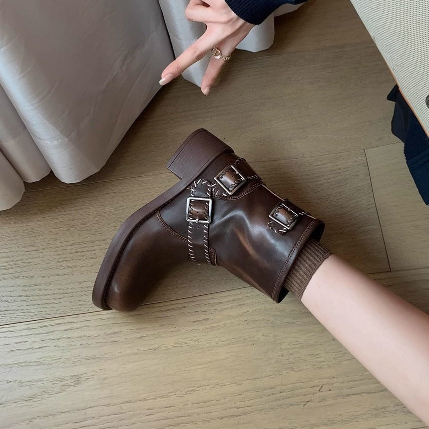 Damen Western-Stiefel mit elegantem Riemendesign und robustem Blockabsatz EB