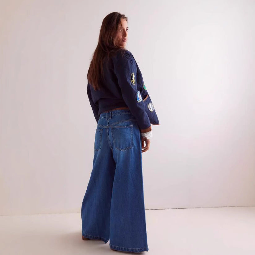 Damen Weit geschnittene Jeans mit dekorativen Druckknöpfen und seitlichen Streifen EB