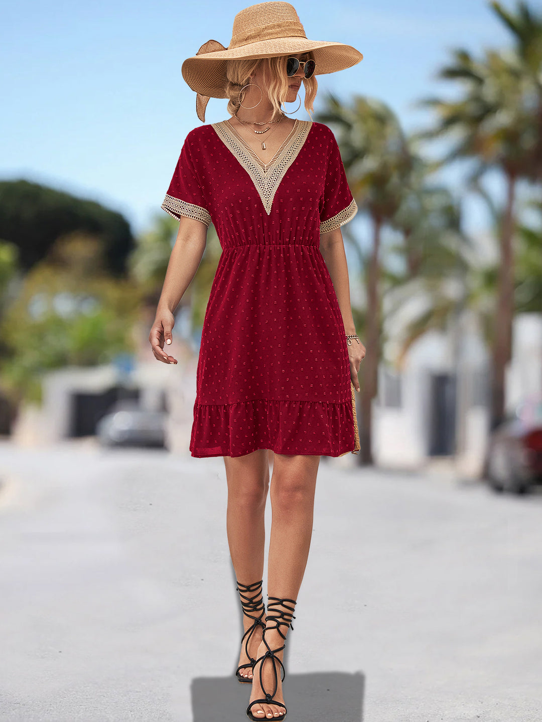 Damen Freizeitkleid mit V-Ausschnitt und Spitzenakzenten EB